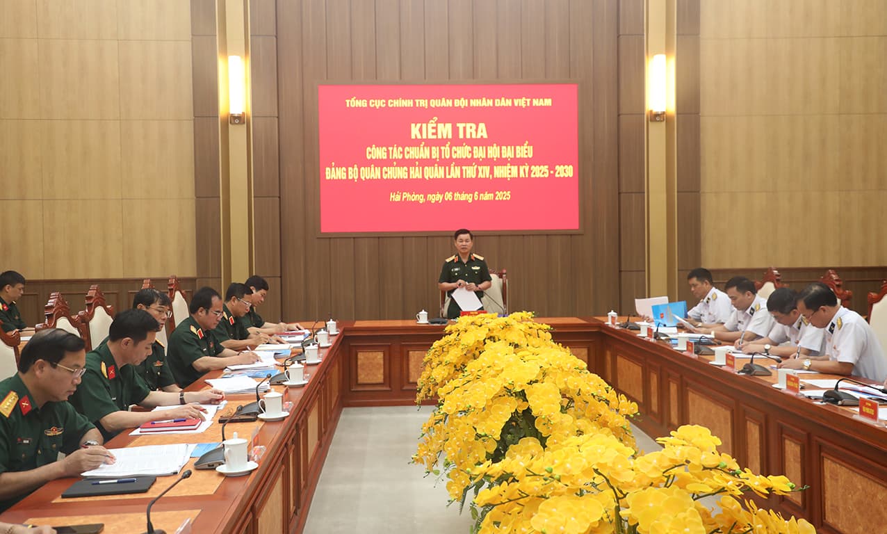 Trung tướng Đỗ Xuân Tụng kiểm tra công tác chuẩn bị Đại hội đại biểu Đảng bộ Quân chủng Hải quân lần thứ XIV