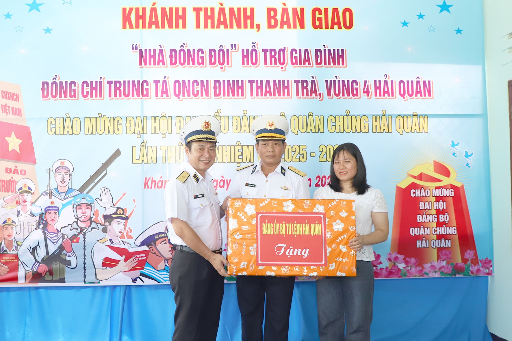 Thủ trưởng Bộ Tư lệnh Hải quân khánh thành, bàn giao nhà đồng đội tại Khánh Hòa