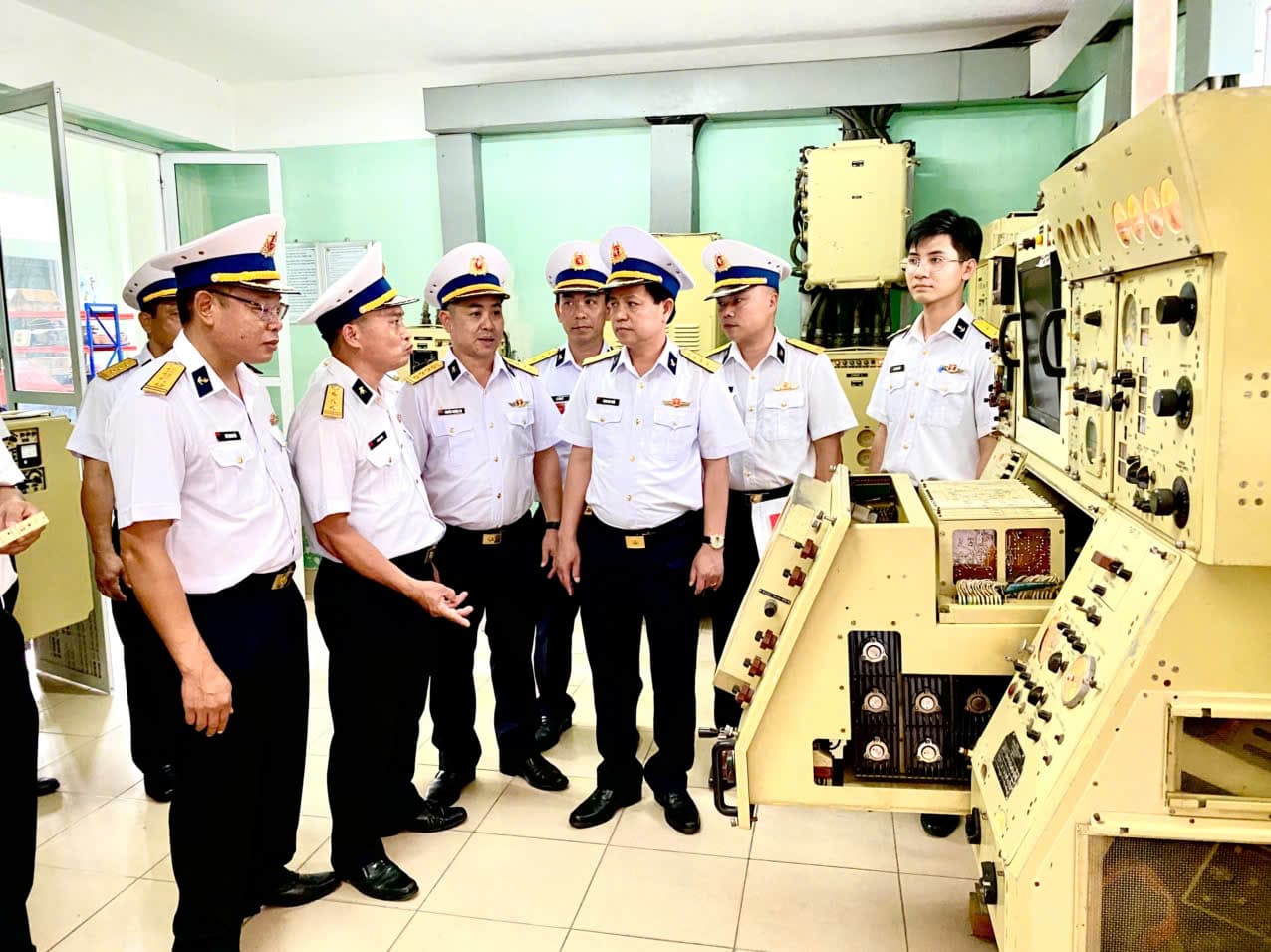 Đoàn công tác Cục Hậu cần-Kỹ thuật  Hải quân kiểm tra tại Nhà máy X56