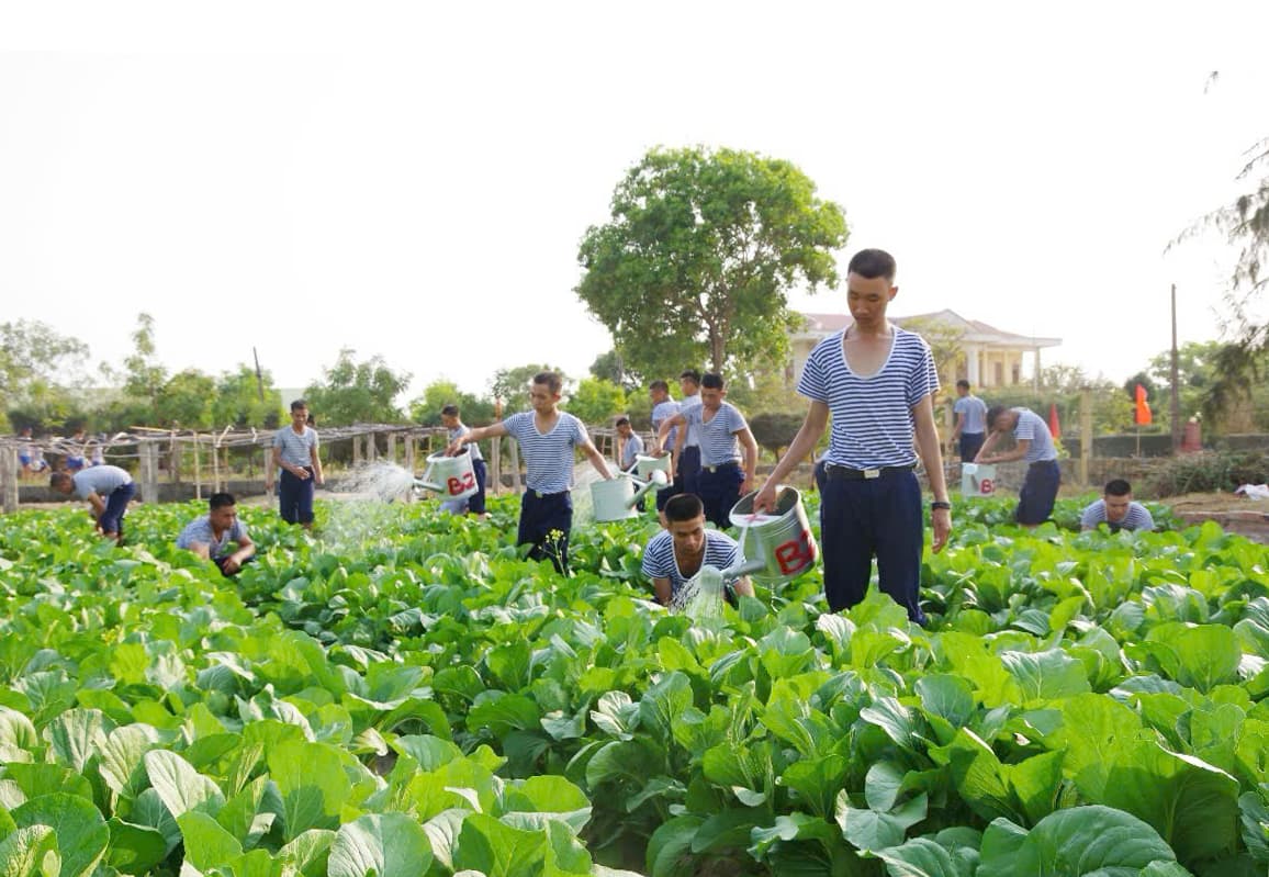 Tích cực tăng gia, nâng cao đời sống