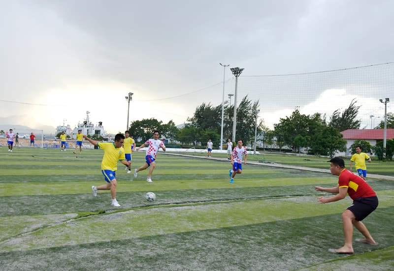 Giao hữu bóng đá chào mừng Đại hội đại biểu Quân chủng Hải quân