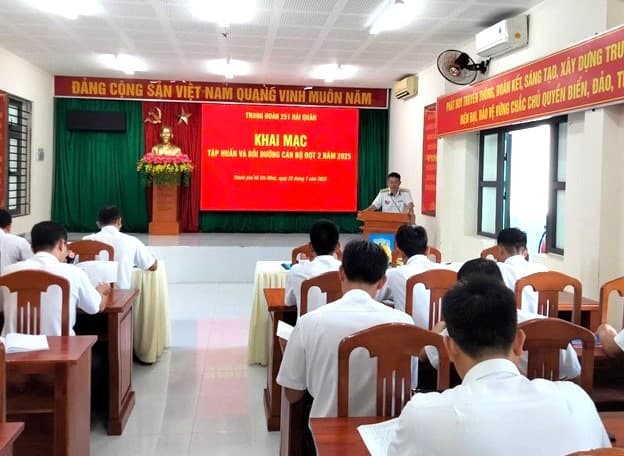 Trung đoàn 251 tập huấn và bồi dưỡng cán bộ đợt 2 năm 2025