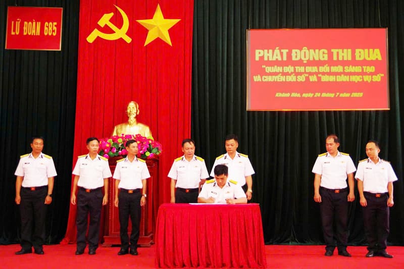 Lữ đoàn 685 phát động thi đua “Quân đội thi đua đổi mới sáng tạo và chuyển đổi số” và “Bình dân học vụ số”