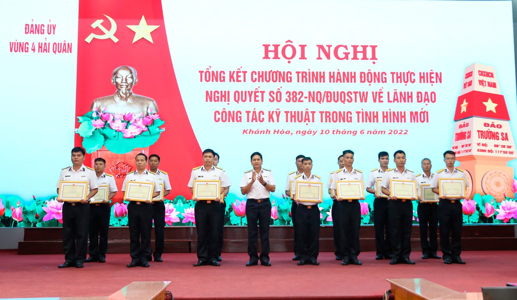 Tư lệnh Hải quân dự Hội nghị tổng kết chương trình hành động thực hiện Nghị quyết 382 tại Vùng 4
