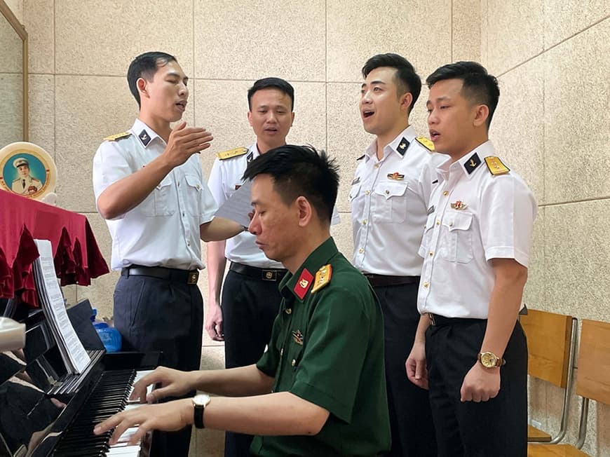 Cháy bỏng giai điệu về người lính biển