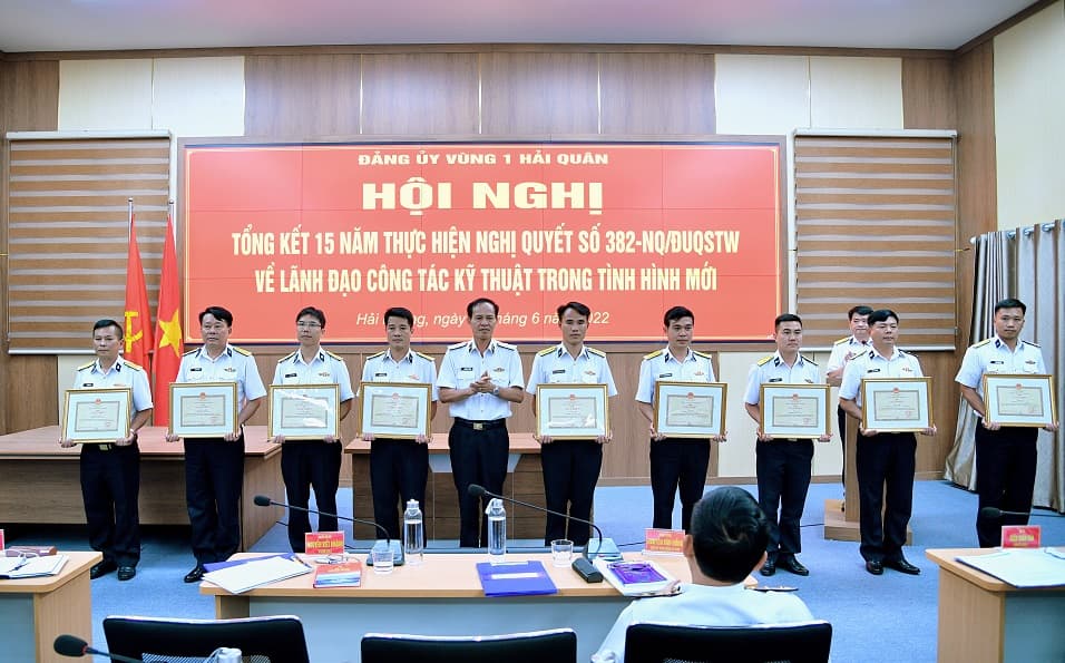 Chính ủy Hải quân dự Hội nghị tổng kết chương trình hành động thực hiện Nghị quyết 382 tại Vùng 1