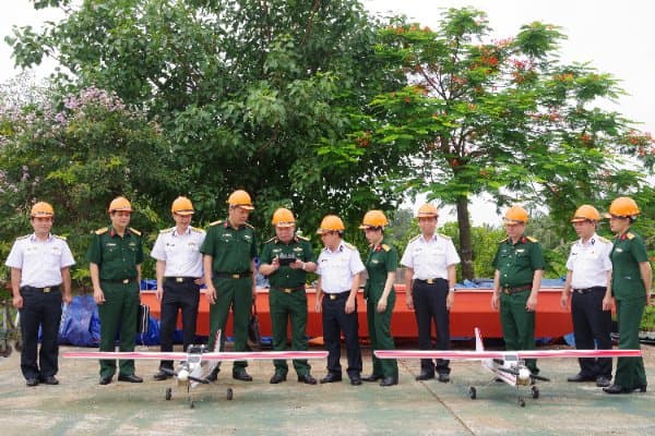 Nghiệm thu các sản phẩm phục vụ huấn luyện