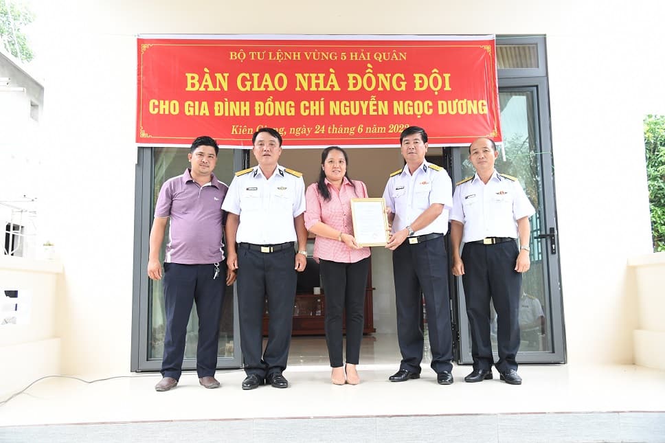 Vùng 5 Hải quân bàn giao nhà đồng đội tại Kiên Giang