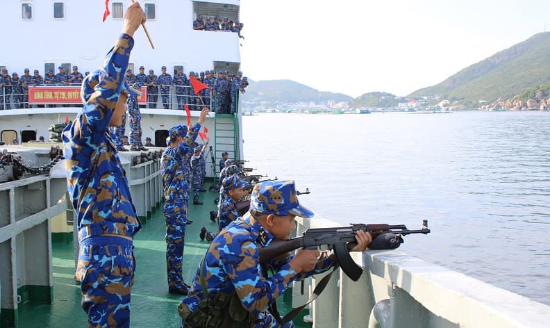 Lữ đoàn 955 bắn đạn thật trên biển lần 1 năm 2022