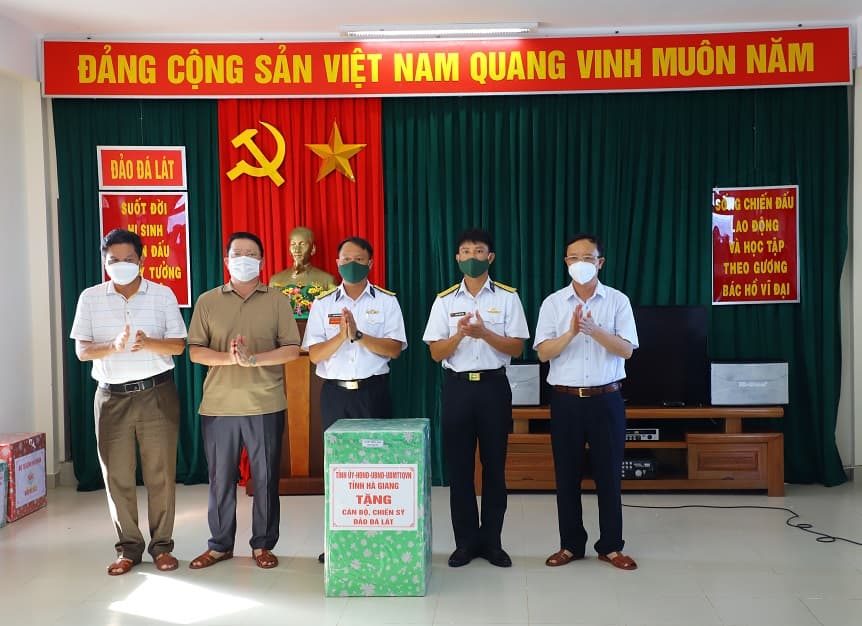 Tiếp thêm sức mạnh, niềm tin nơi tuyến đầu Tổ quốc
