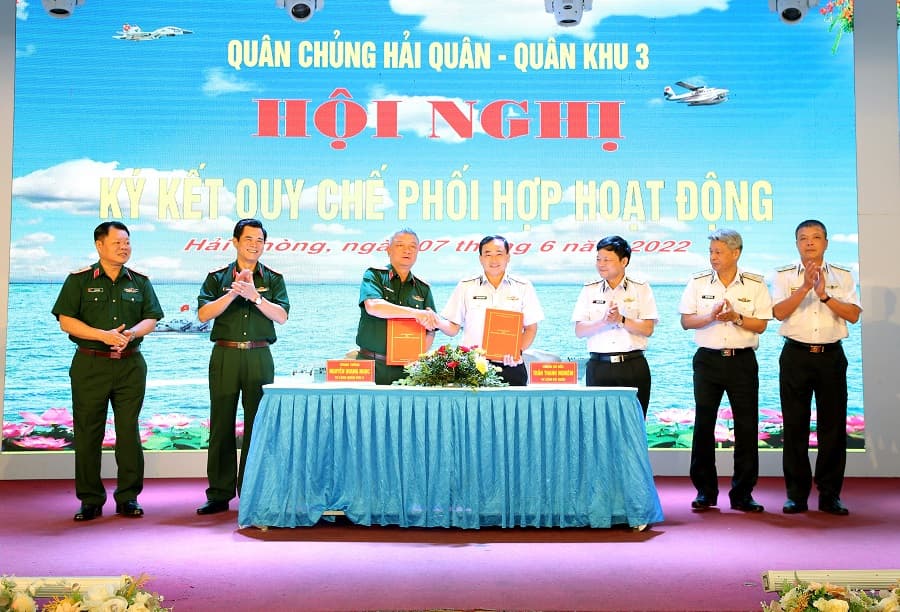 Quân chủng Hải quân-Quân khu 3: Ký Quy chế phối hợp hoạt động