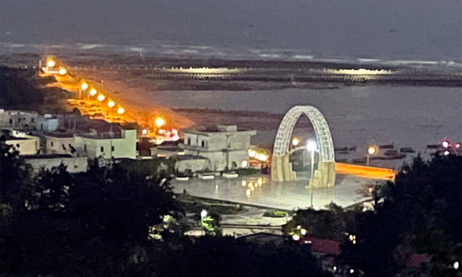 Thắp sáng tình yêu biển, đảo quê hương