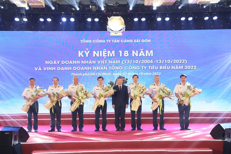 Tổng công ty Tân cảng Sài Gòn vinh danh 17 doanh nhân tiêu biểu