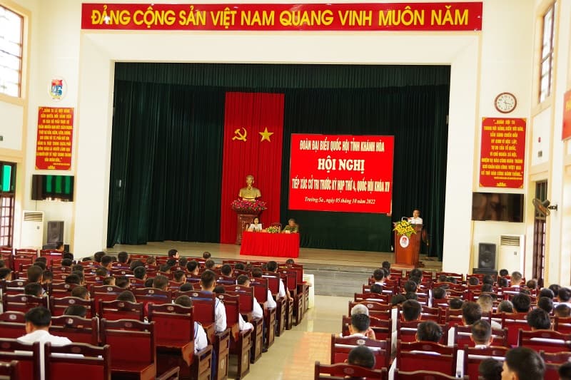 Đoàn đại biểu Quốc hội tỉnh Khánh Hòa tiếp xúc cử tri huyện Trường Sa trước kỳ họp thứ Tư