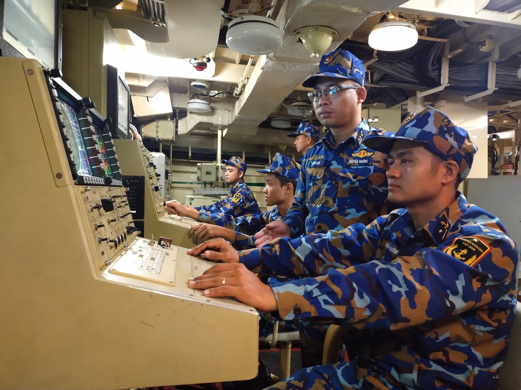 Biên đội tàu tên lửa 382, 383: Huấn luyện làm chủ vững chắc vũ khí, trang bị kỹ thuật