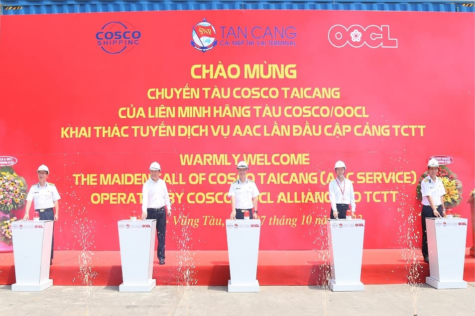 Tân cảng  Cái Mép - Thị Vải đón tuyến dịch vụ AAC của hãng tàu Cosco/Oocl cập cảng