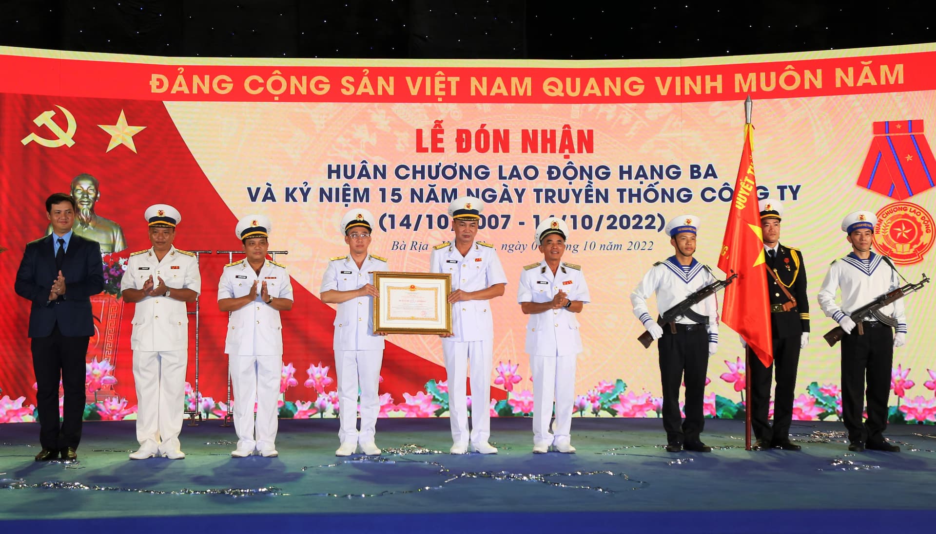 Công ty cổ phần Tân cảng Cái Mép đón nhận Huân chương Lao động hạng Ba