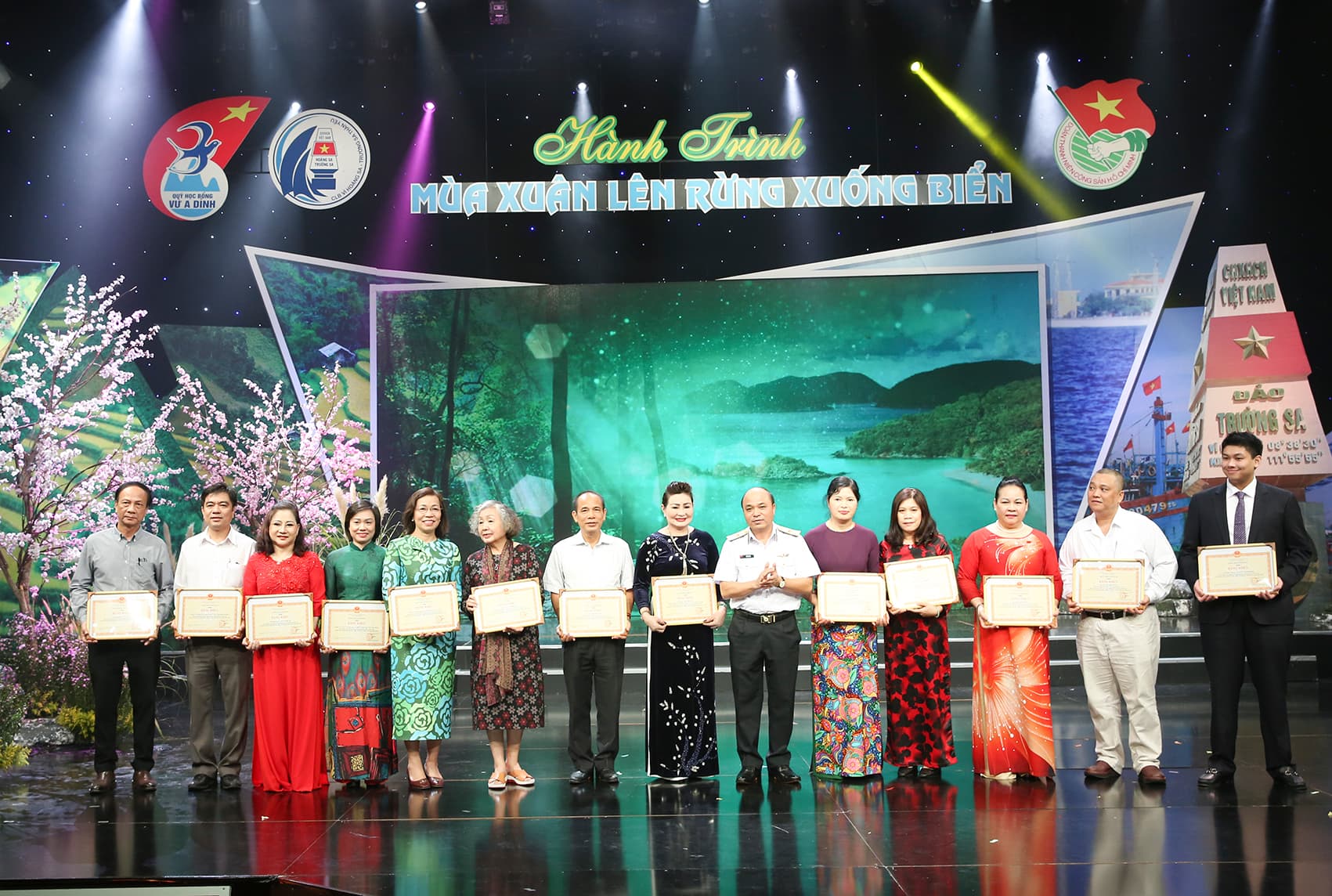 Chương trình “Hành trình mùa xuân lên rừng xuống biển” năm 2022