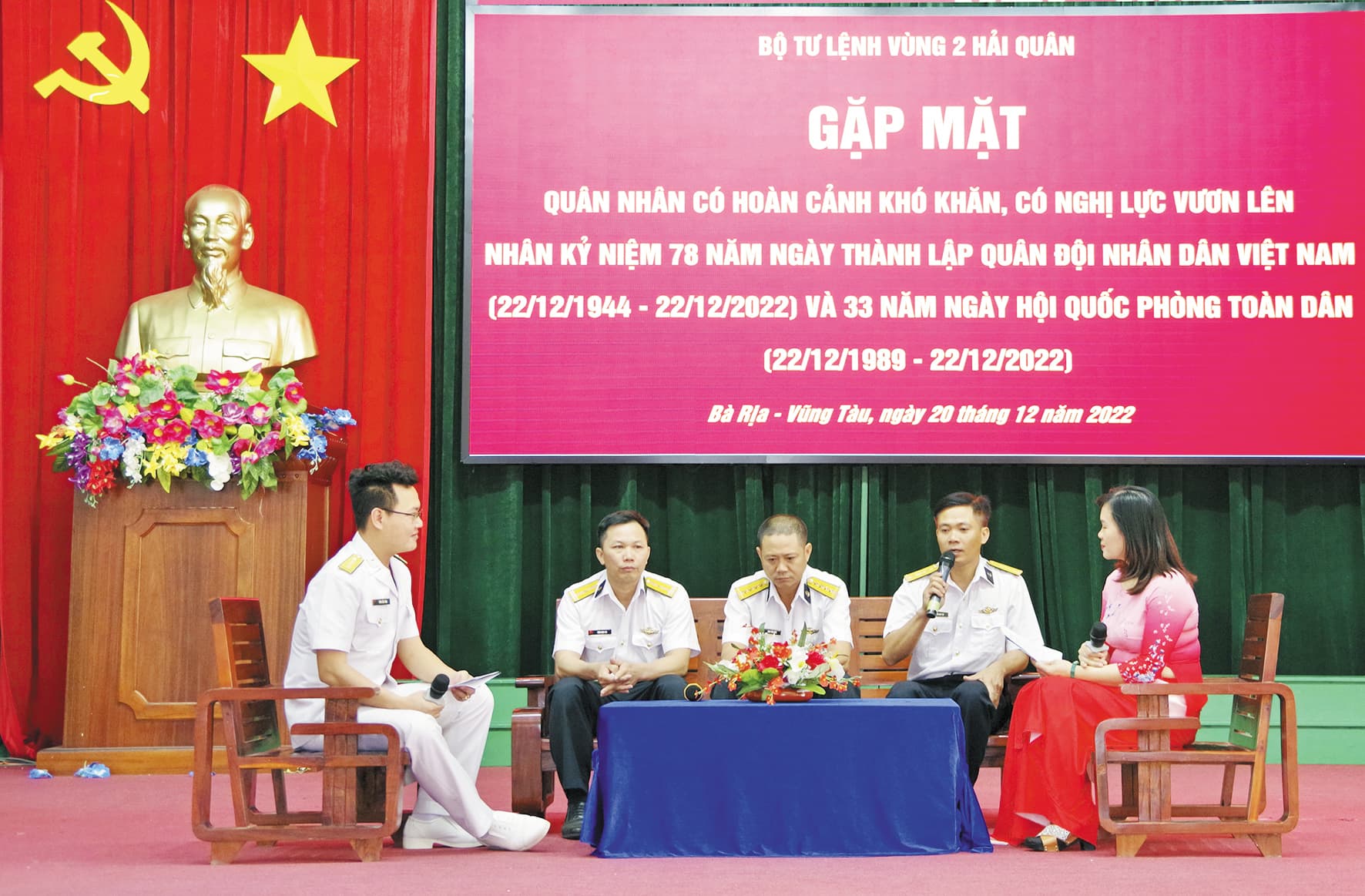 Những “bông hoa” quân nhân vượt khó