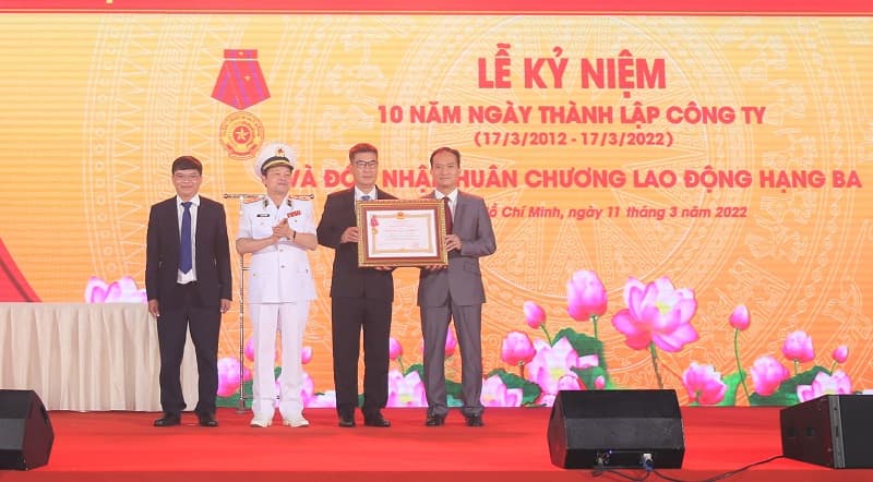 Công ty Cổ phần dịch vụ biển Tân cảng đón nhận Huân chương Lao động hạng Ba