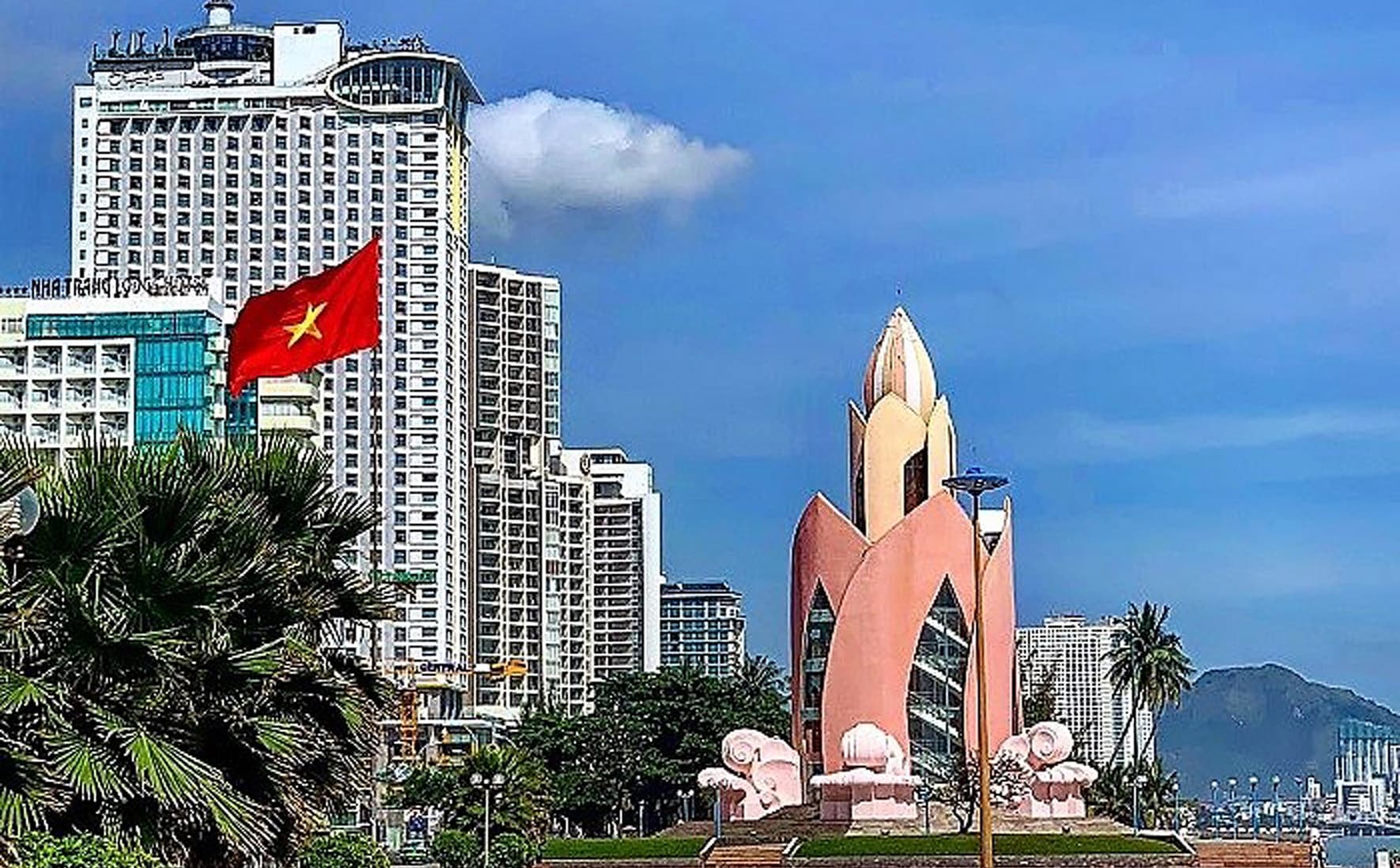 Nét đẹp tháp trầm hương