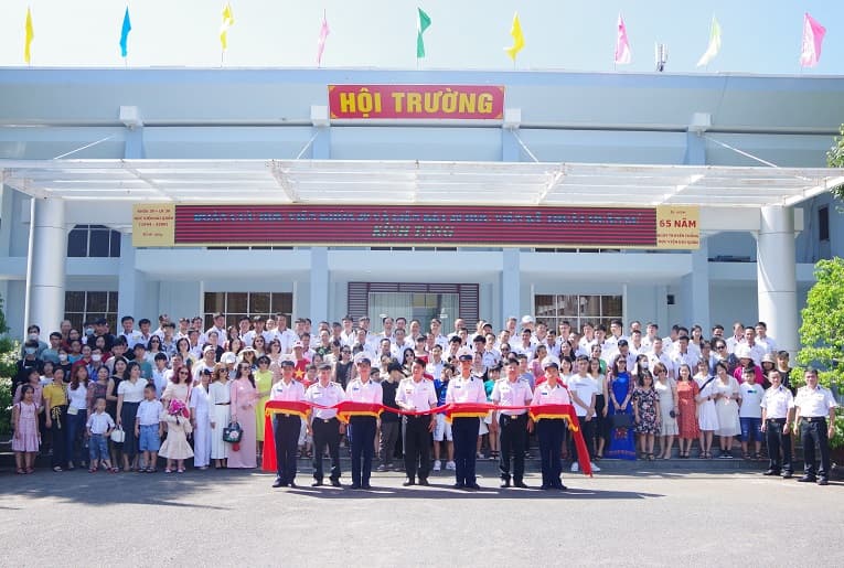 Các đoàn cựu học viên thăm Học viện Hải quân