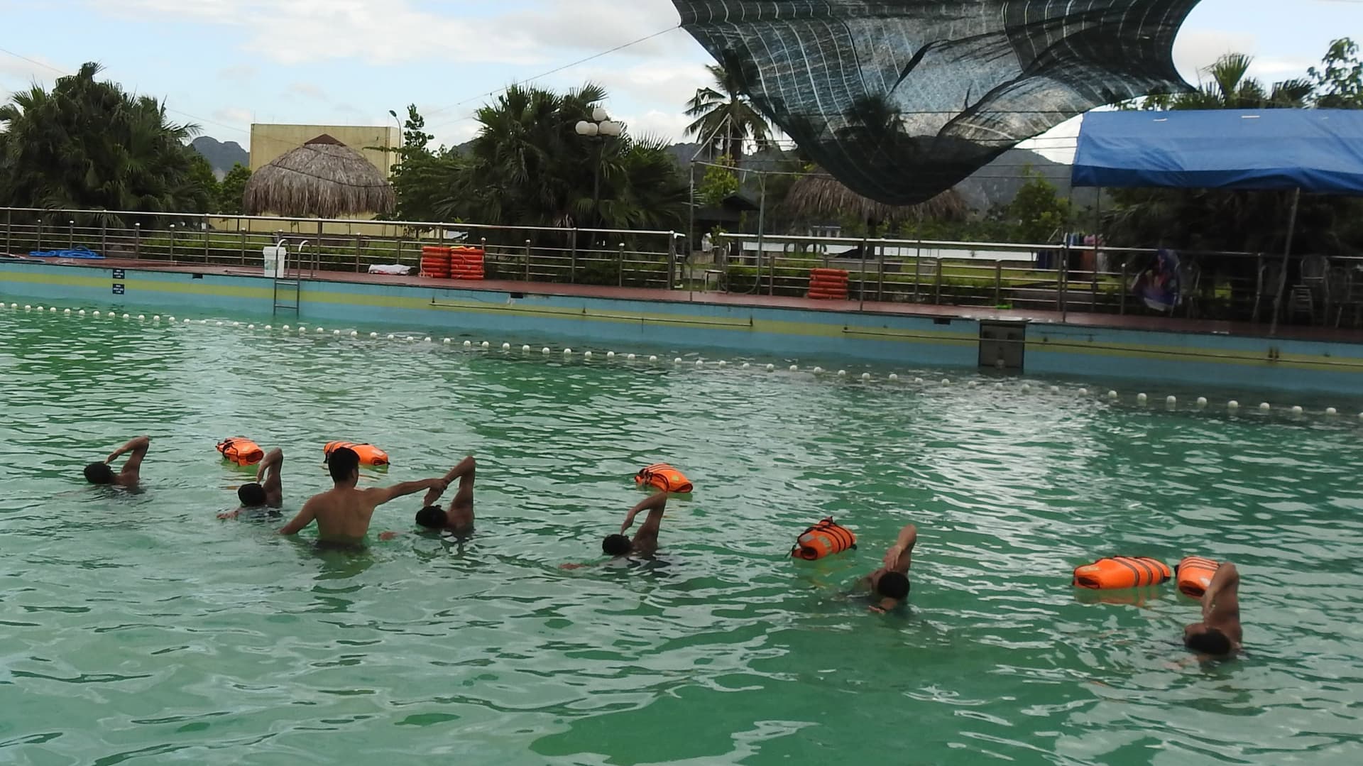 Phòng, chống say nắng, say nóng cho bộ đội trong huấn luyện
