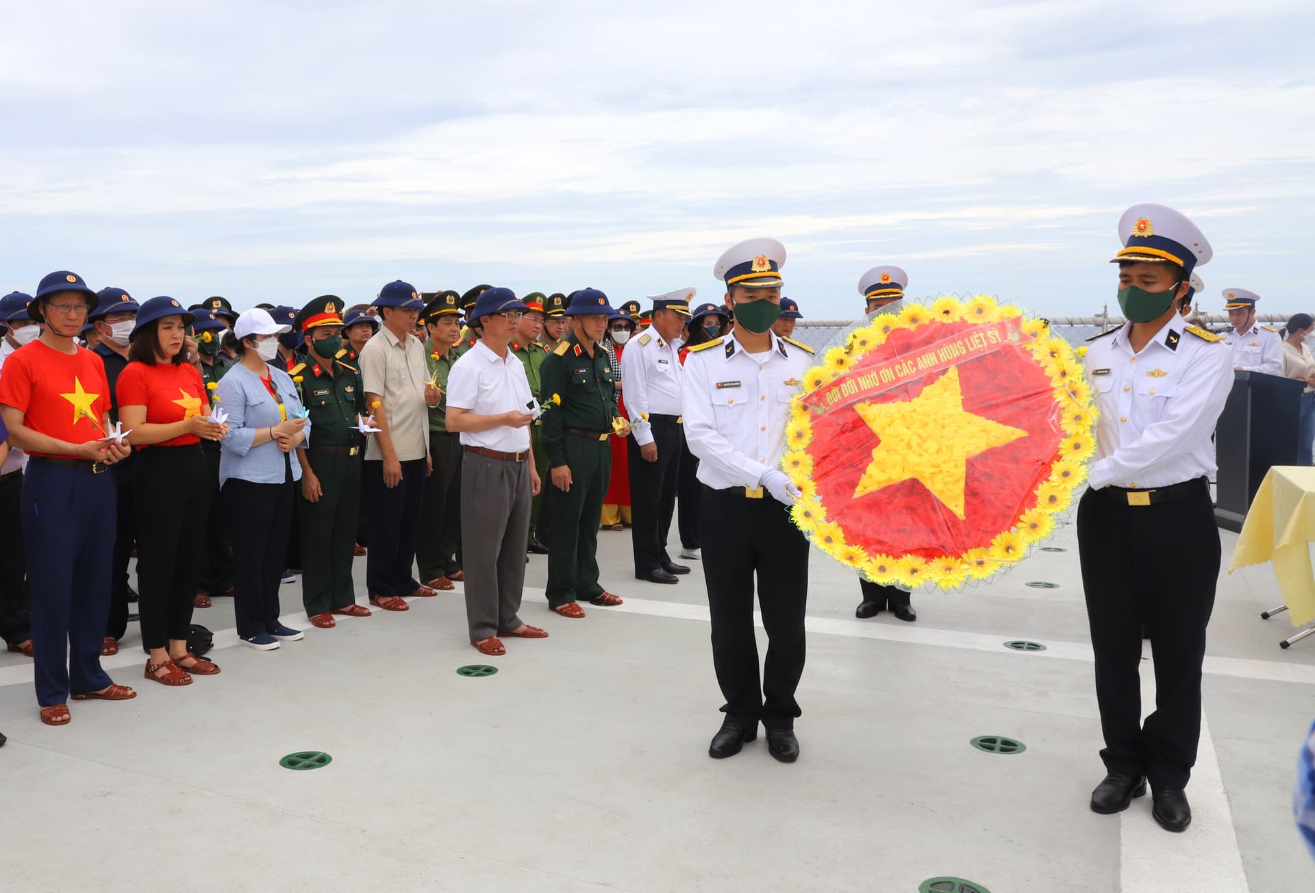 Tri ân quá khứ, tiếp nối lịch sử, quyết tâm bảo vệ vững chắc chủ quyền biển, đảo