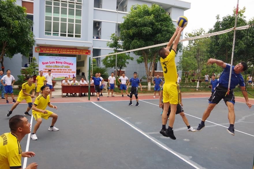Các kíp tàu ngầm tổ chức giải bóng chuyền chào mừng kỷ niệm 77 năm cách mạng Tháng Tám