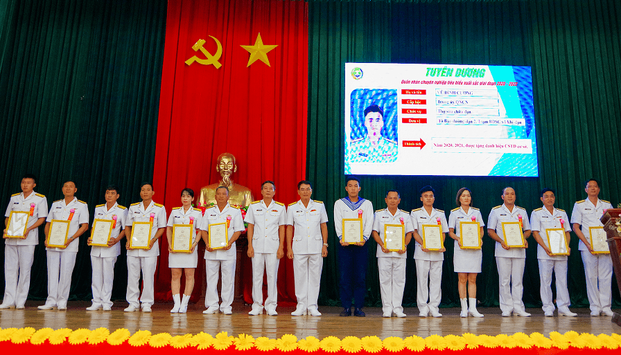 Kho 858 tuyên dương QNCN tiêu biểu