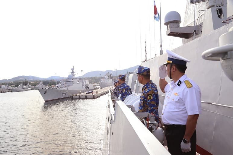Tàu 012-Lý Thái Tổ rời Quân cảng Cam Ranh đi thăm Indonesia