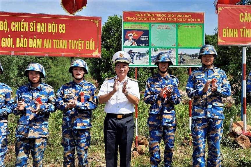 Các đơn vị thuộc Vùng 5 kiểm tra bắn đạn thật