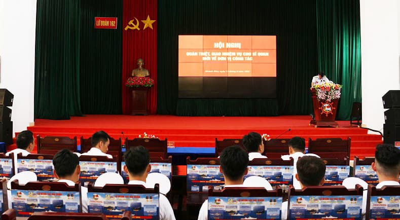 Lữ đoàn 162 gặp mặt, giao nhiệm vụ cho sĩ quan mới về đơn vị