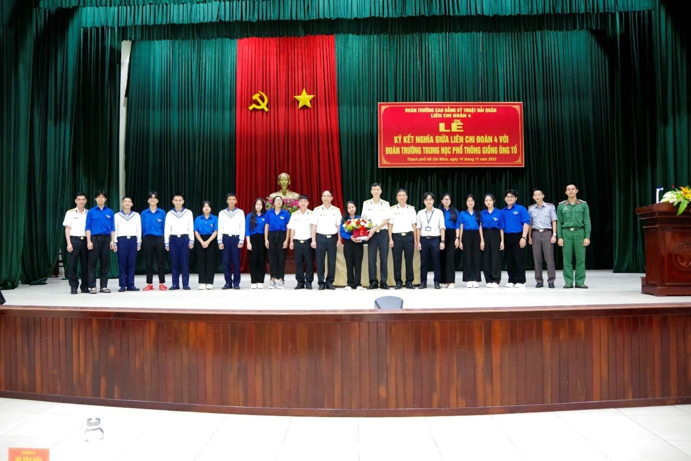 Liên chi đoàn 4 Trường Cao đẳng kỹ thuật Hải quân và Đoàn trường THPT Giồng Ông Tố tổ chức lễ kết nghĩa
