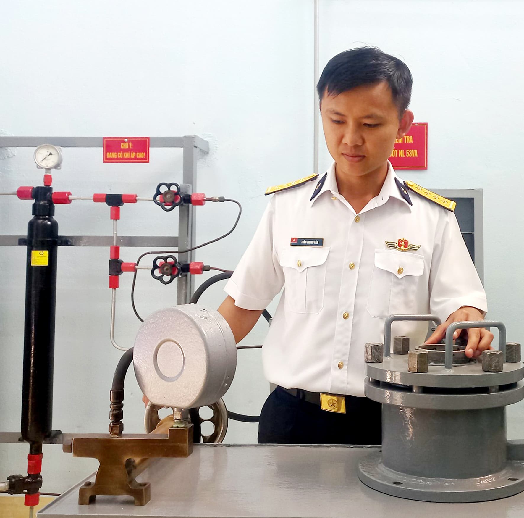 Sáng kiến kiểm tra kíp nổ ngư lôi