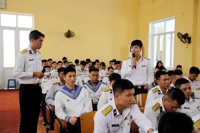 Lữ đoàn Thông tin 602 tổ chức diễn đàn thanh niên