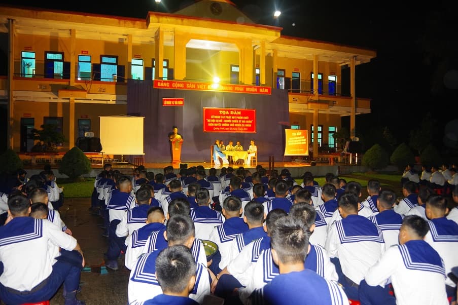 Tuổi trẻ Lữ đoàn 147: Tọa đàm “Phát huy phẩm chất Bộ đội Cụ Hồ - Người chiến sĩ Hải quân”
