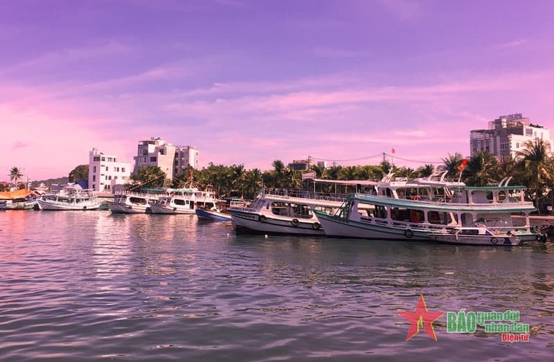Khơi xa giàu có, ân tình