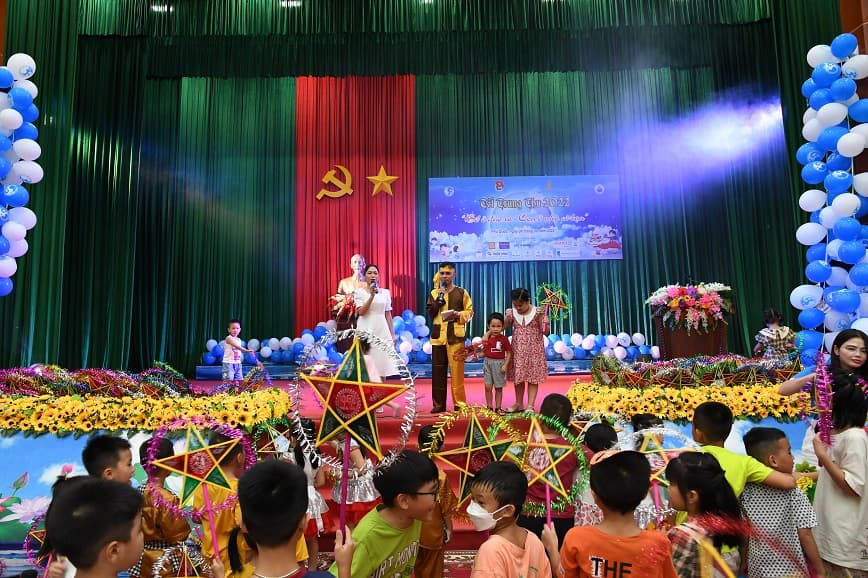 Tết Trung thu “Bố ở đảo xa - Con ở nhà có bạn”