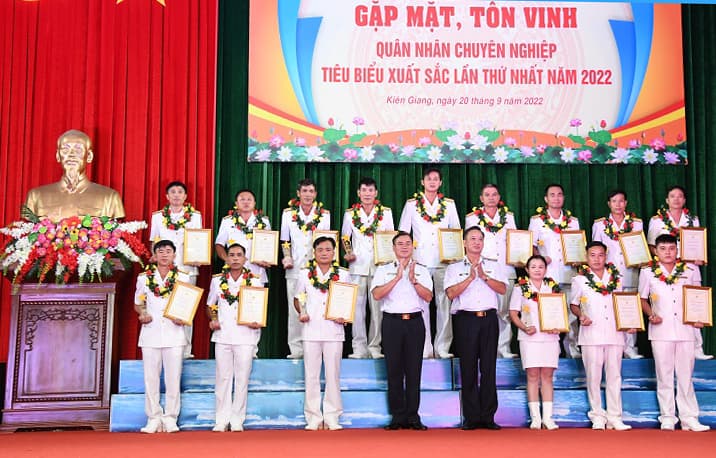 Vùng 5 tôn vinh QNCN tiêu biểu xuất sắc giai đoạn 2020-2022