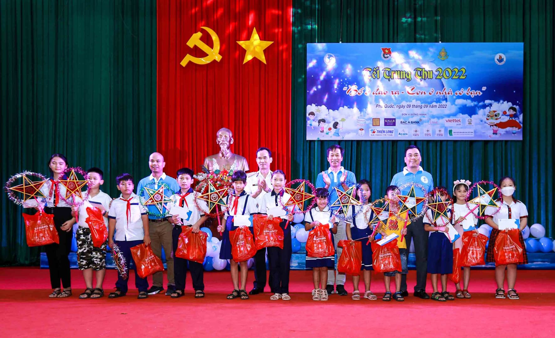 Mang hơi ấm từ đất liền đến đảo xa