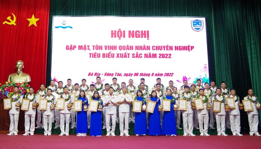 Vùng 2 gặp mặt QNCN tiêu biểu xuất sắc năm 2022
