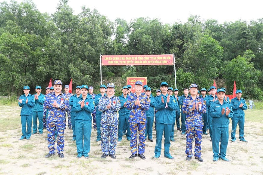 Hải đoàn tự vệ Tổng công ty Tân cảng Sài Gòn kiểm tra bắn đạn thật