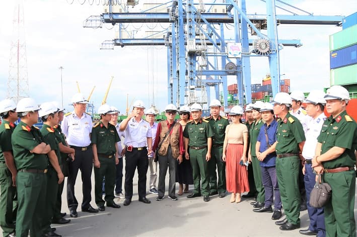 Trại sáng tác âm nhạc toàn quân tham quan và thực tế  tại Tổng công ty Tân cảng Sài Gòn