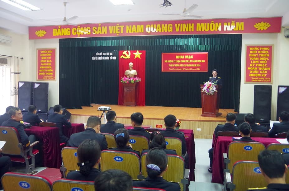Bồi dưỡng lý luận chính trị cho đối tượng kết nạp đảng và đảng viên mới năm 2024