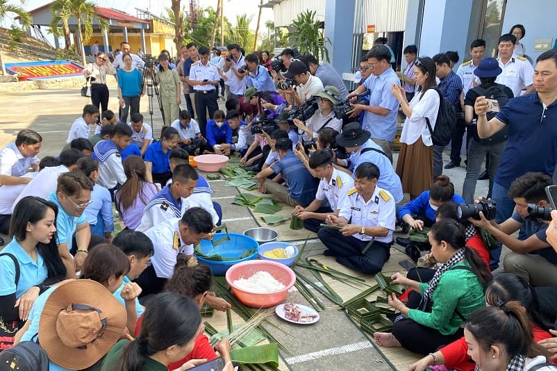 Mang Tết đến quân và dân trên vùng biển Tây Nam