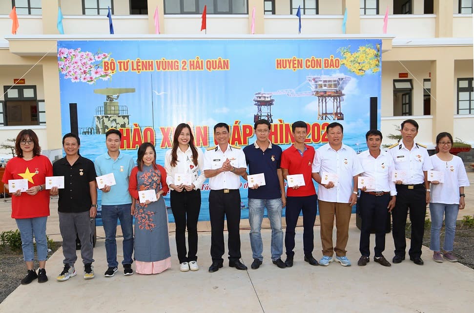 Đoàn công tác Vùng 2 thăm, chúc Tết quân, dân huyện Côn Đảo và tổng kết chuyến đi
