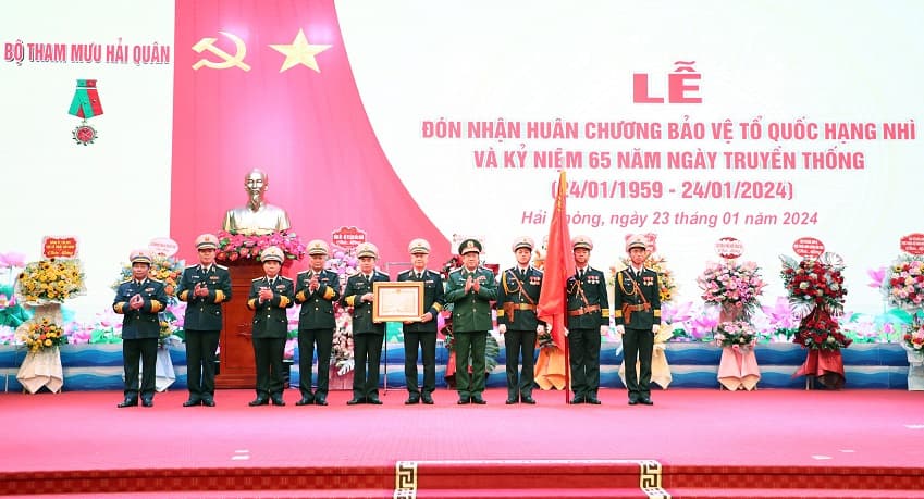 Bộ Tham mưu Hải quân đón nhận Huân chương Bảo vệ Tổ quốc hạng Nhì