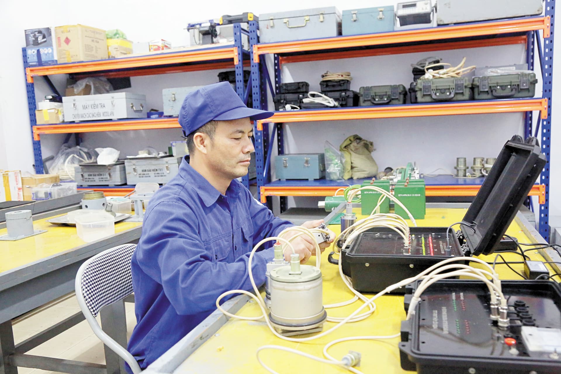 Người thợ đam mê nghiên cứu khoa học