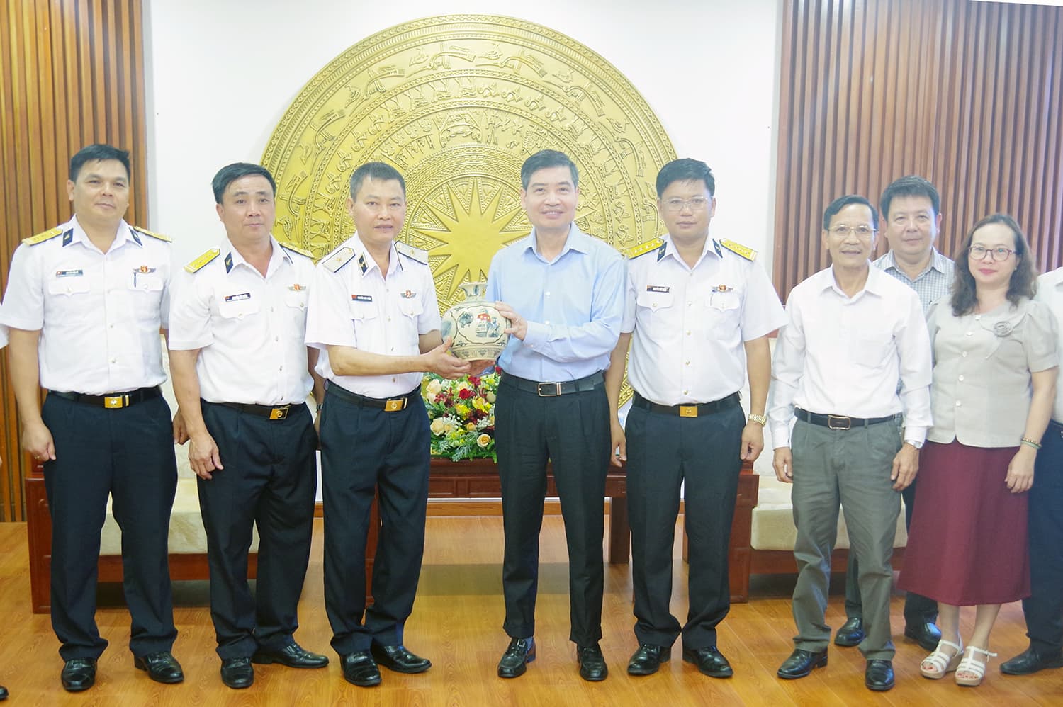 Tư lệnh Vùng 4 thăm và làm việc với tỉnh Phú Yên